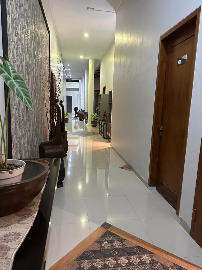 Cendhani Raras Gallery Kejayan Εξωτερικό φωτογραφία